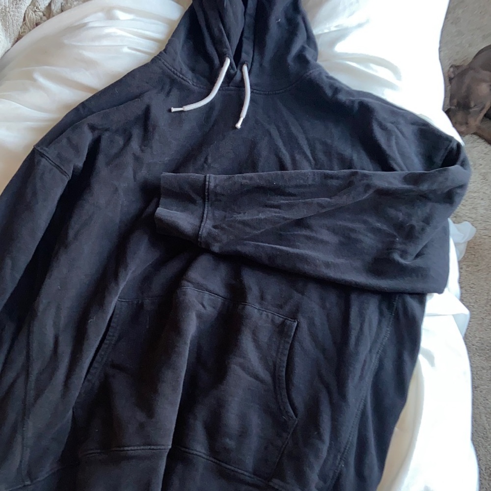 Men’s black sweatshirt